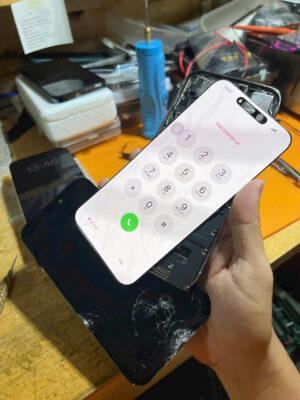 Ép kính iPhone 15 Pro Max chính hãng tại Táo Cười Cần Thơ